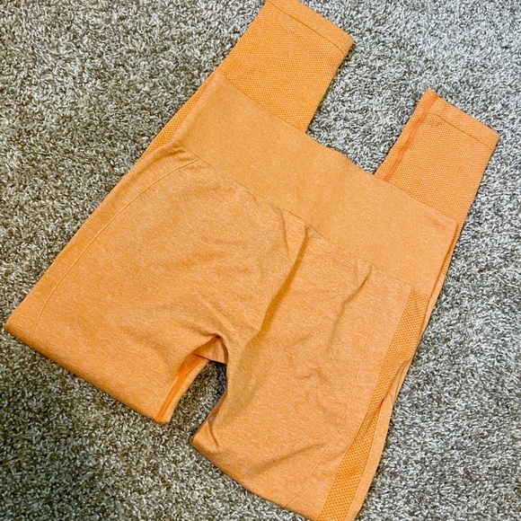 Vibrant Orange Butt-Lifting Leggings - Picture 2 of 6